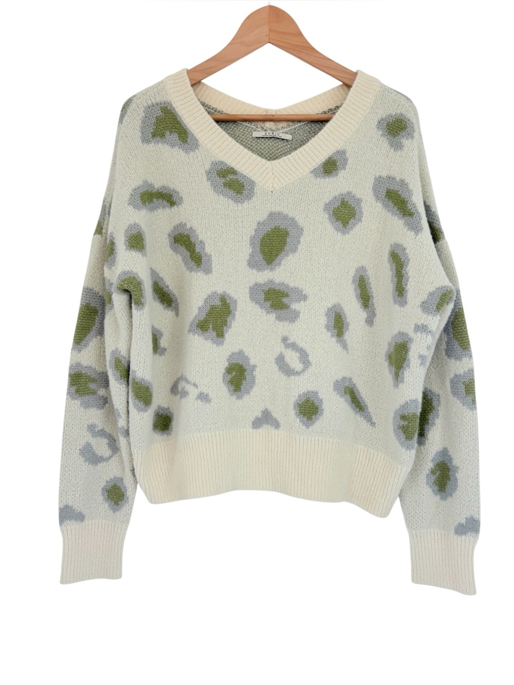 Cubic Leopard Pattern Abstract Print Fuzzy V-Neck Sweater Oversized Fits Medium